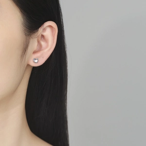 Elegant 925 silver heart stud earrings with moonstone on a model for a refined look
