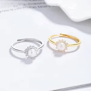 Detailed view of adjustable 925 silver and 18K gold wave rings with freshwater pearls
