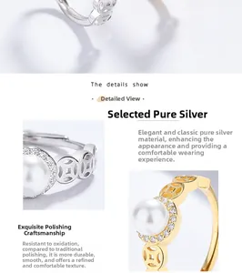 Détail macro d'une bague en argent sterling 925 avec perle et motifs de pièces polis