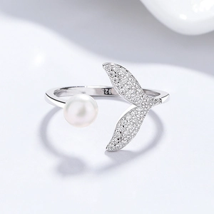 Elegant 925 sterling silver fishtail ring with white pearl and sparkling zircon accents