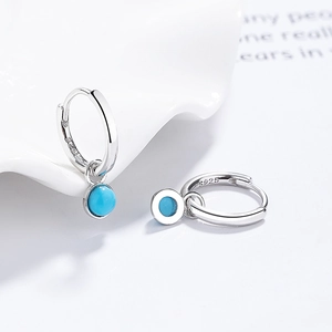 Orecchini a cerchio in argento S925 con pendenti in turchese dal design minimalista