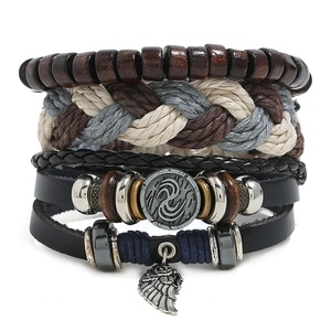 Bracelet Homme Vintage Multi Couches en Cuir Tissé Perles de Bois Pendentif Plume en Alliage Bijoux Punk Bohémiens