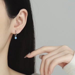 Eleganti orecchini in argento 925 con ciondolo tondo in turchese azzurro per donna
