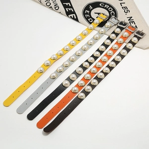 Collana girocollo in pelle stile punk con perle bianche e fibbia in metallo