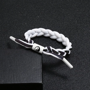 Bracelet tressé style lacet avec breloque Yin Yang et motifs réfléchissants noir et blanc