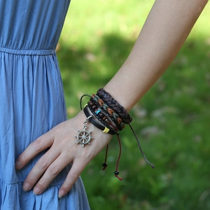 Set bracciali multistrato in pelle da uomo con corde intrecciate, perline e timone vintage