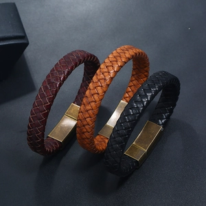 Trois bracelets en cuir tressé pour hommes avec fermoir magnétique en bronze rétro coloré