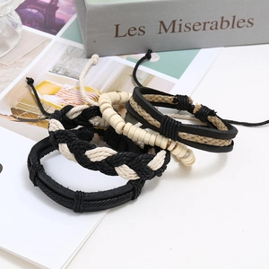 Ensemble de quatre bracelets rétro en cuir pour homme avec perles de bois et cordons