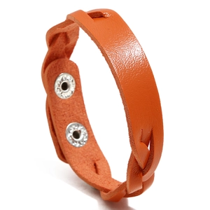 Minimalistisches orangefarbenes geflochtenes Lederarmband für Damen mit Metallschnalle