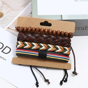 Set de bracelets rétro en cuir pour hommes avec perles en bois et cordes tressées sur carte
