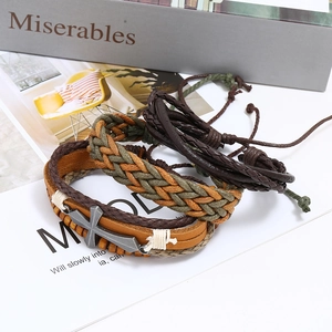 Bracelet multicouche rétro en cuir avec cordes tressées et charme de croix en métal
