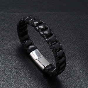Geflochtenes Herrenarmband aus schwarzem Leder mit gebürstetem Magnetverschluss