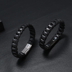 Geflochtenes schwarzes Lederarmband für Herren mit Magnetverschluss aus Metall