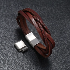 Bracelet multicouche pour homme en cuir marron tressé avec fermoir magnétique en acier