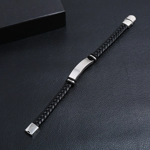 Bracelet vintage pour hommes en cuir tressé noir avec plaque en acier inoxydable
