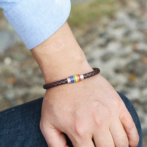Bracciale in pelle intrecciata per uomo e donna con chiusura magnetica color arcobaleno