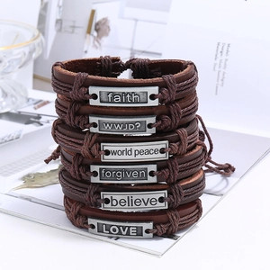 Lot de 6 bracelets multicouches en cuir marron vintage avec breloques métalliques gravées