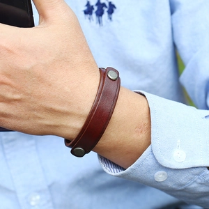 Bracelet rétro en cuir véritable marron foncé pour homme avec boutons-pression en bronze