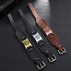 Trois bracelets vintage en cuir tressé avec plaques celtiques et boucles métalliques