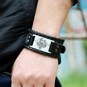 Bracelet rétro en cuir pour homme avec relief de dragon celtique sur plaque de métal