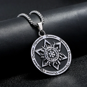 Collier rétro avec pendentif hexagramme argent et noir avec chaîne à mailles carrées
