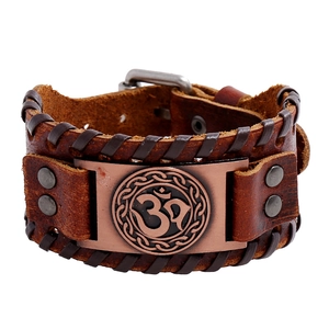 Bracelet vintage large en cuir tressé avec symbole Om en bronze et rivets métalliques marron