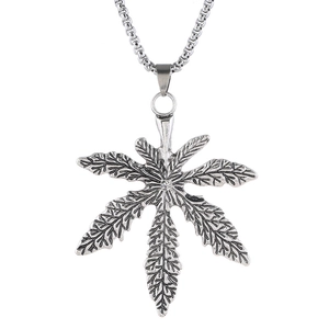 Collana con Pendente a Foglia d'Acero in Lega di Acciaio Inossidabile Retro per Uomo Gioielli Hip Hop con Strass a Foglia