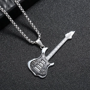 Collier avec pendentif guitare minimaliste en acier inoxydable argenté et chaîne box