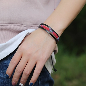 Handgefertigtes mehrlagiges Lederarmband mit Ethno-Webmuster und verstellbarem Knoten