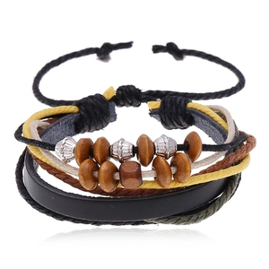 Bracciale multistrato in pelle boho con perline di legno e corda intrecciata regolabile