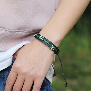 Bracciale multistrato in pelle intrecciata retrò da donna con cordino nero e verde regolabile