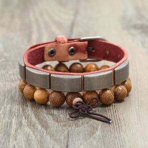 Set bracciale retrò in pelle con borchie metalliche e perline in legno naturale da uomo