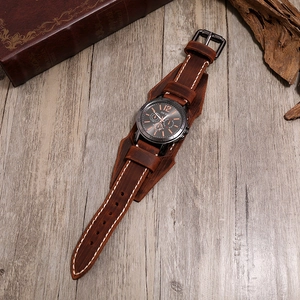 Montre vintage pour homme en cuir marron foncé avec coutures blanches et cadran noir