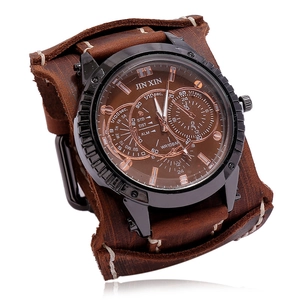 Vintage Punk Wide Cowhide Leather Cuff Quartz Watch For Men Rugged Workwear Alloy Case Distressed Decorative Wristwatch