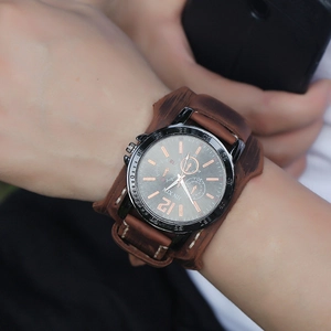 Montre rétro pour hommes avec large bracelet en cuir marron et couture blanche faite main