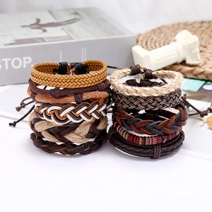 Set di bracciali in pelle intrecciata vintage per uomo con design regolabile a più strati