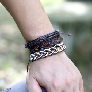 Bracciale multistrato vintage in pelle da uomo con cordino intrecciato marrone retrò