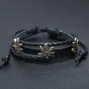 Bracelet multicouche rétro en cuir pour homme avec pendentifs feuilles d'érable