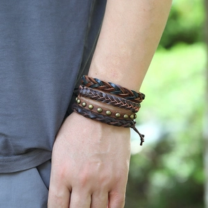 Set de bracelets rétro en cuir multicouche avec cordes tressées et rivets pour hommes