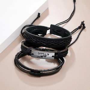 Set de trois bracelets en cuir noir et corde tressée avec plaque métallique vintage Love