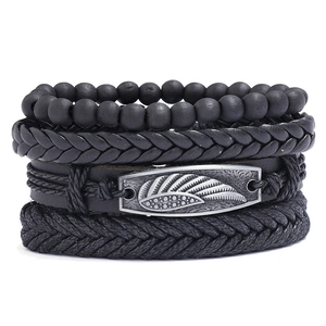 Bracelet Multicouche en Cuir Véritable Tissé à la Main Vintage pour Homme Femme Bijoux de Poignet Punk avec Charme Plume