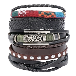 Bracelets Multicouches en Cuir Tissé à la Main Punk Rétro Avec Cordons Ethniques Tressés Breloques en Alliage Bijoux de Mode pour Hommes Femmes