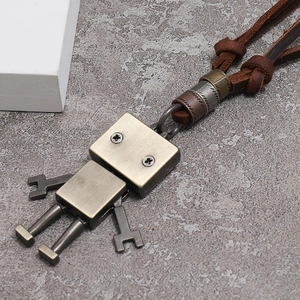 Collier avec pendentif robot rétro en alliage bronze et long cordon en cuir marron
