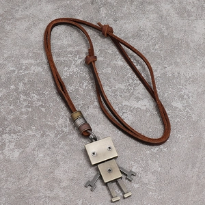 Collier robot rétro avec membres articulés sur cordon en cuir marron réglable