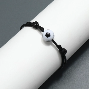 Minimalistisches schwarzes Fußball-Armband mit verstellbarer Kordel und Fußball-Perle
