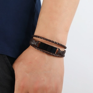 Bracelet multicouche en cuir tressé pour homme avec plaque d'identification en métal noir