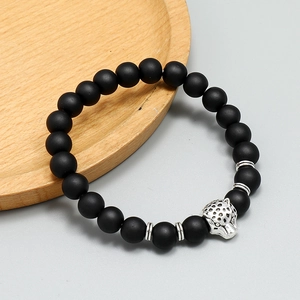 Bracciale da uomo con perle nere opache da 8mm e ciondolo a forma di testa di tigre