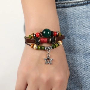 Bracciale multistrato in pelle stile boho con perline di legno colorate e ciondolo a stella