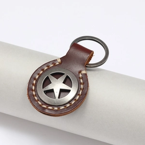 Porte-clés étoile en cuir fait main avec coutures vintage et détails métalliques