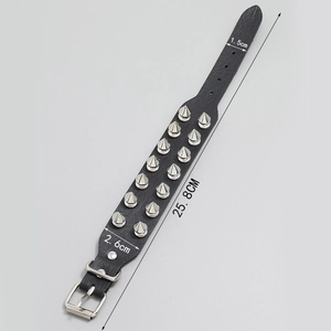 Bracelet punk en cuir noir avec double rangée de clous argentés et boucle réglable